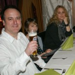 Gitarrist Schuppi mit Familie